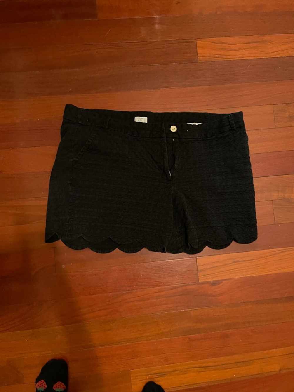 crown & ivy Black Scalloped Hem Women's Shorts